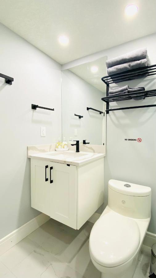Cozy Basement Suite-溫馨小屋 Designated Parking カルガリー エクステリア 写真